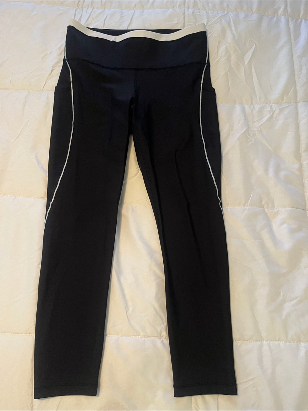 Athleta Interval 7/8 Leggings with white color blocking